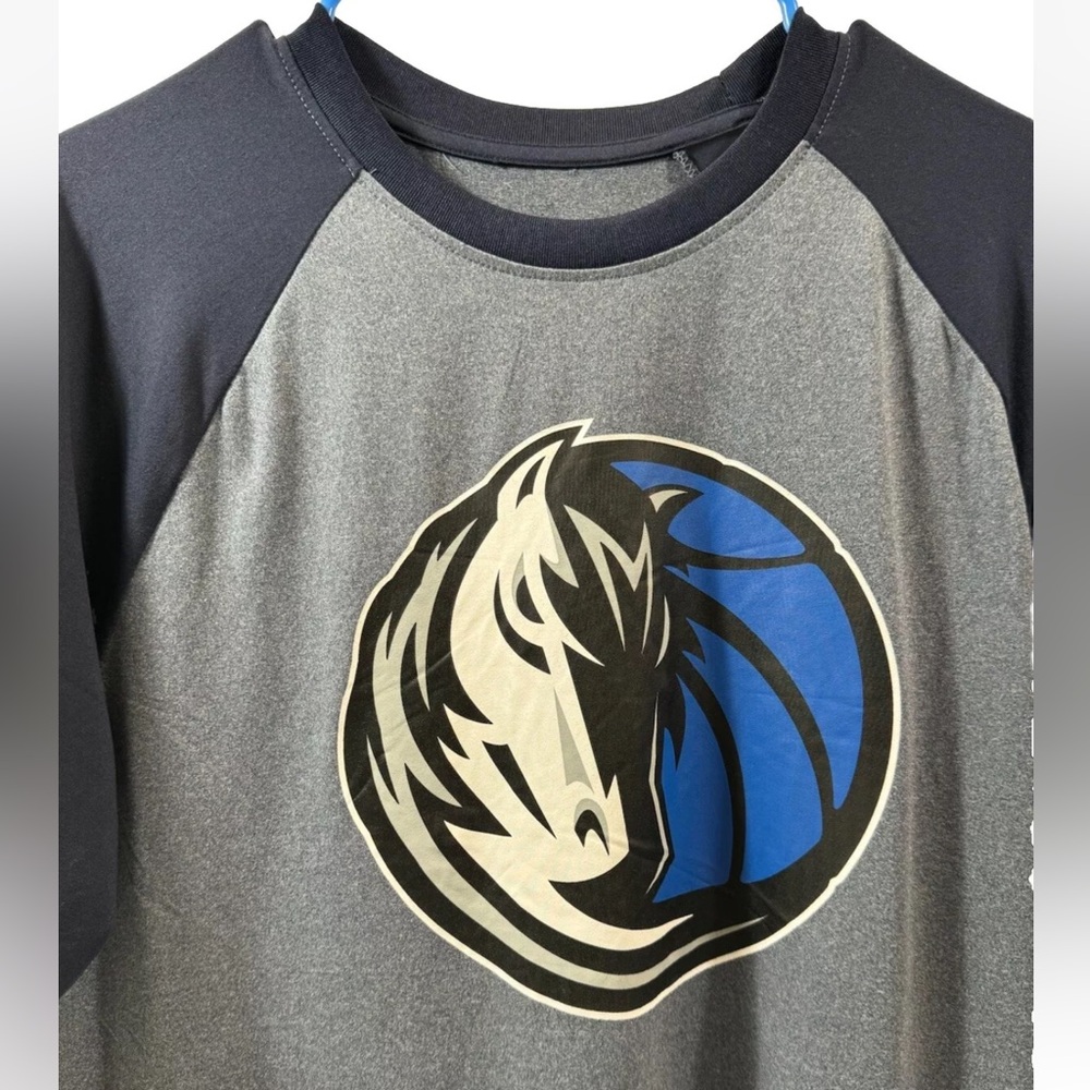 Dallas Mavericks T-shirt Medium